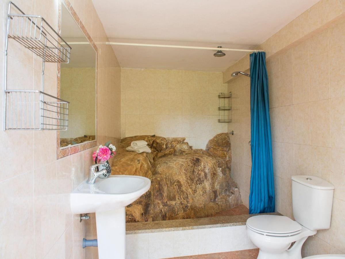 הוילה מונטרמור-או-נובו House With Authentic Tiling And Antique Furniture מראה חיצוני תמונה